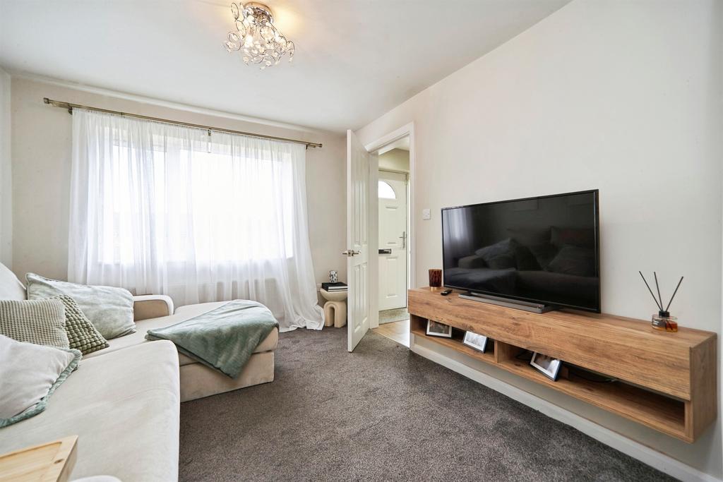 House in Leeds, Horsforth Woodside, Horsforth - View 2