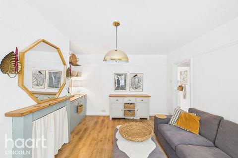 3 bedroom semi-detached house for sale, The Oval, Lincoln