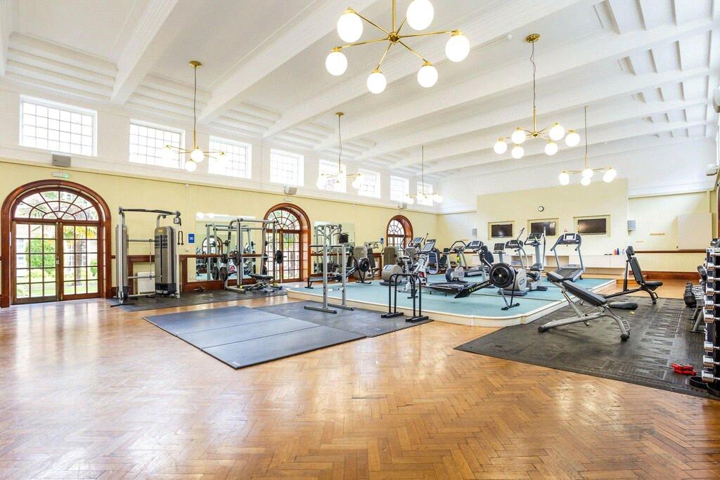 Apartment in East Putney - More