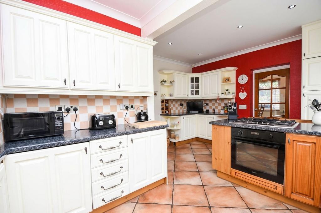 House in Salford - View 4