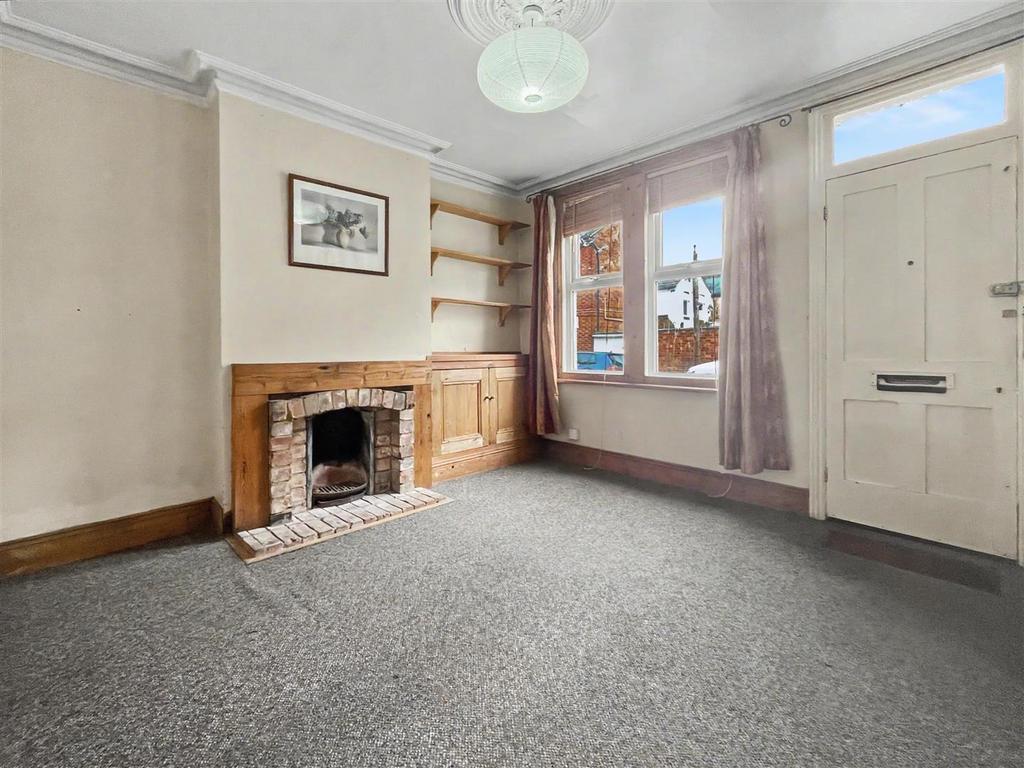 House in Leicester, West End - More
