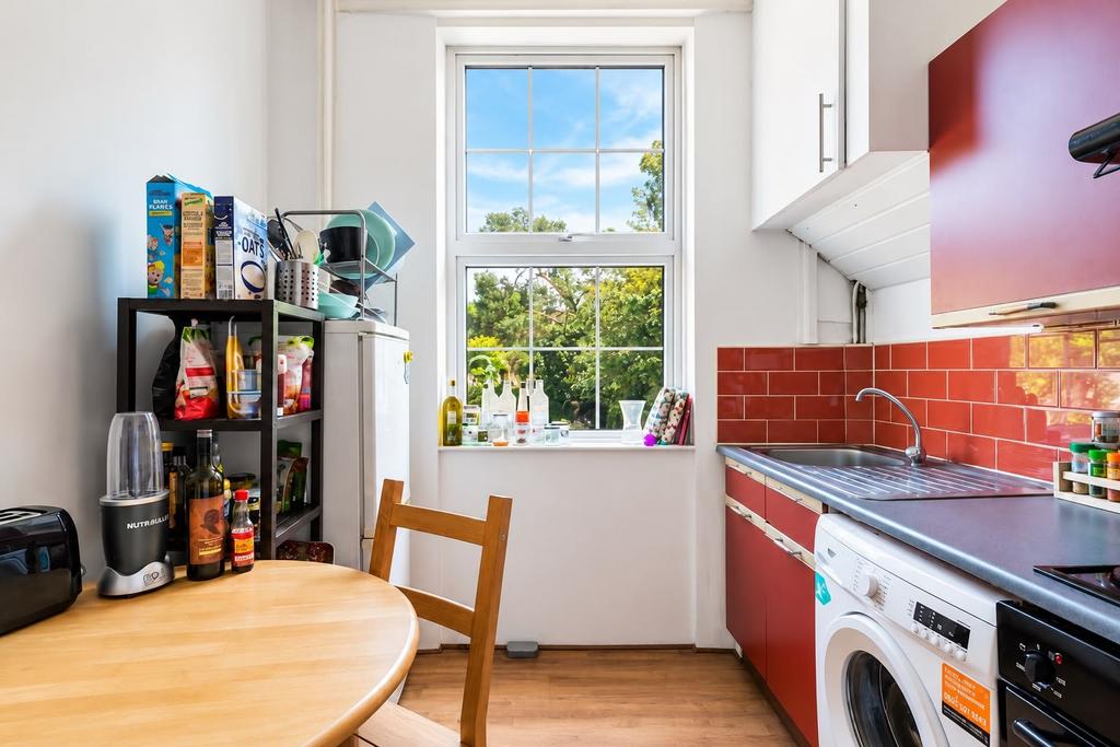 Apartment in Greater London - View 2