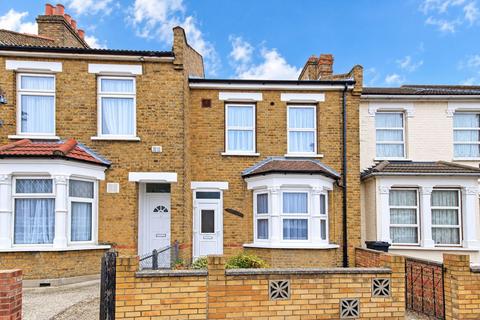 3 bedroom terraced house to rent, Cambridge Road, Hounslow TW4