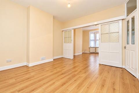 3 bedroom terraced house to rent, Cambridge Road, Hounslow TW4