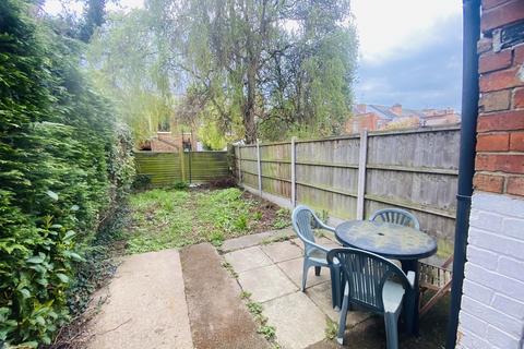 4 bedroom terraced house to rent, Wolfa Street, DERBY
