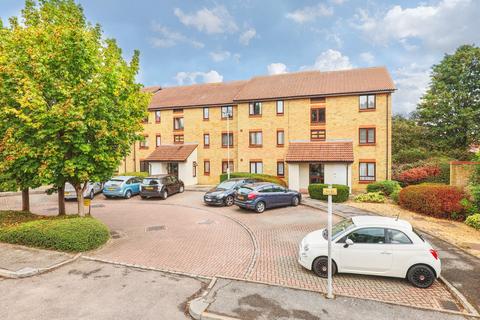 King Arthur Court, Cheshunt, EN8