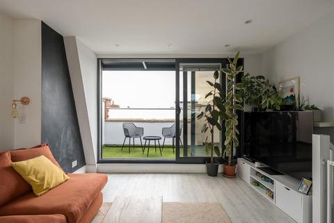 3 bedroom flat for sale, Priory Park Road, London, NW6