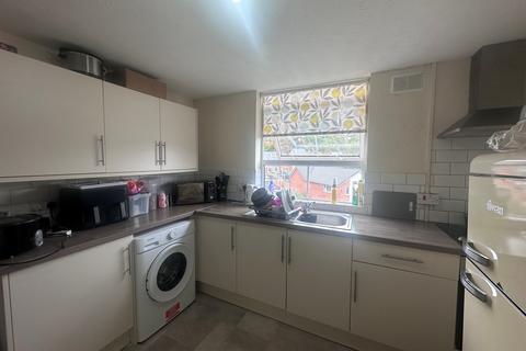 2 bedroom flat to rent, Comberton Hill, Kidderminster, DY10