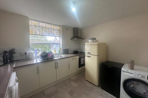 2 bedroom flat to rent, Comberton Hill, Kidderminster, DY10