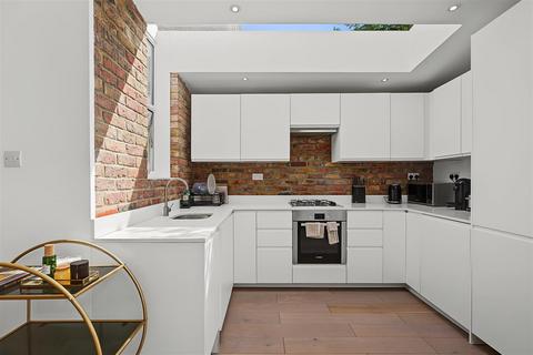 2 bedroom apartment for sale, Dynham Road, London