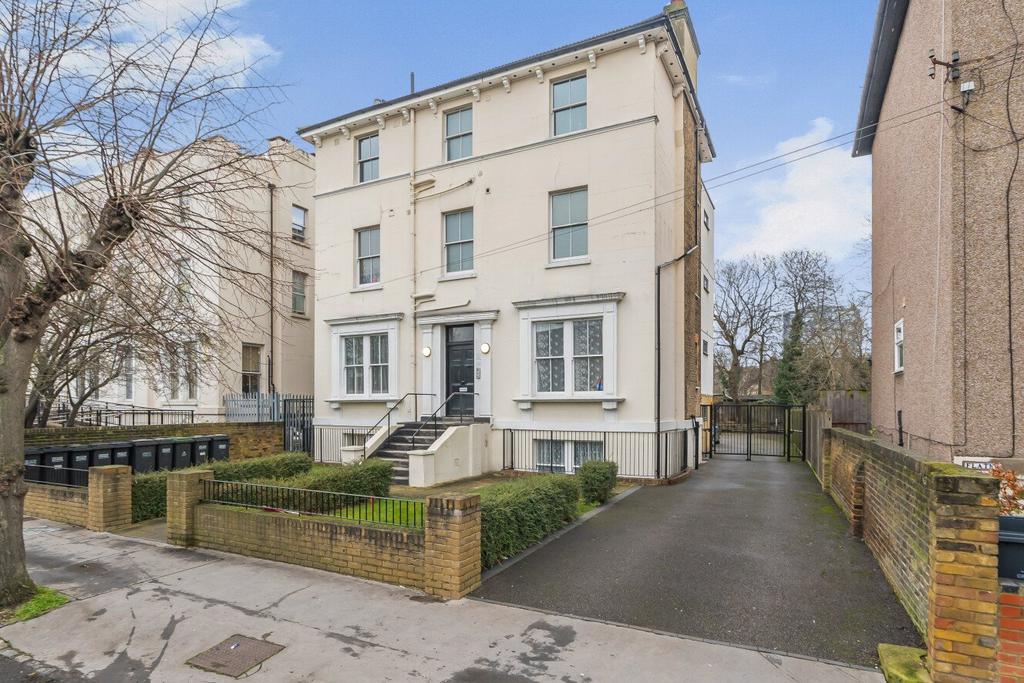 Apartment in London - More