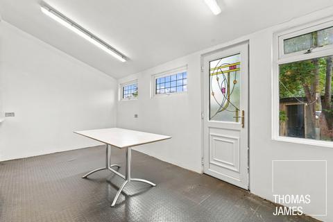 4 bedroom terraced house for sale, Shrewsbury Road, London, N11