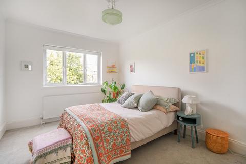 2 bedroom flat for sale, Callcott Road, London, NW6