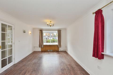 4 bedroom detached house for sale, Kingshill Drive, Deanshanger, Milton Keynes