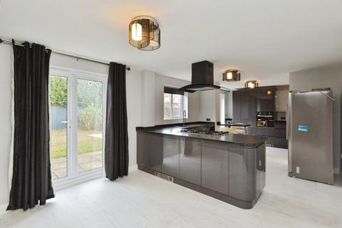 4 bedroom detached house for sale, Kingshill Drive, Deanshanger, Milton Keynes