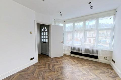 2 bedroom terraced house to rent, Parkside Avenue, Bexleyheath, DA7