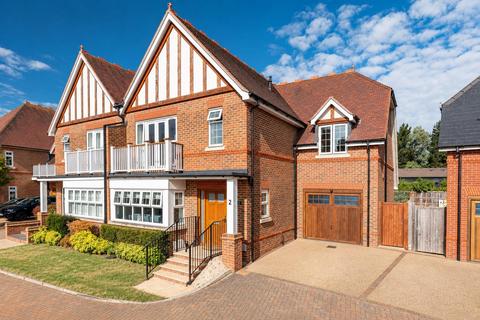 4 bedroom semi-detached house for sale, Newitt Court, Welwyn