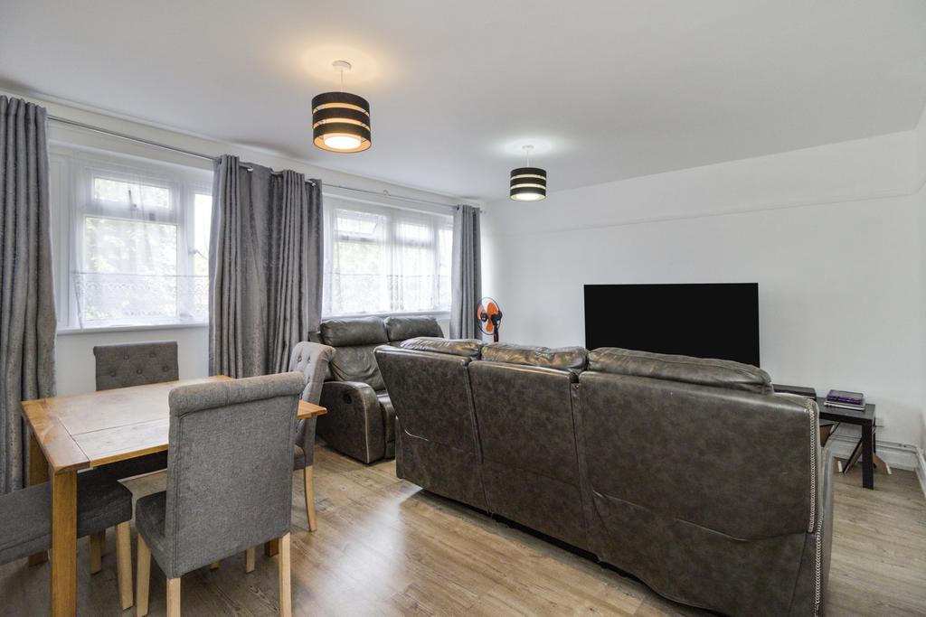 Apartment in Woolwich - View 3