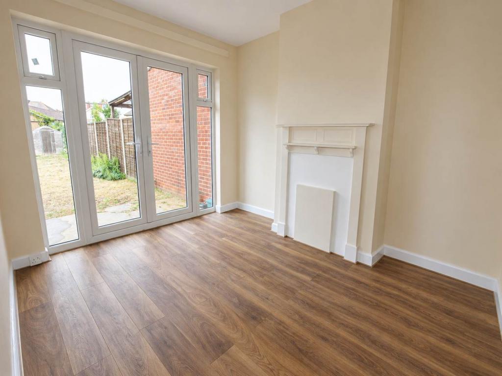 House in Middlesex - View 3