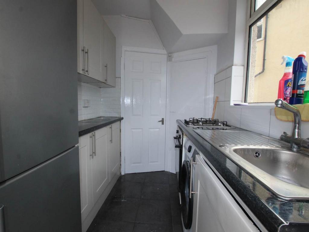 House in Middlesex - View 5