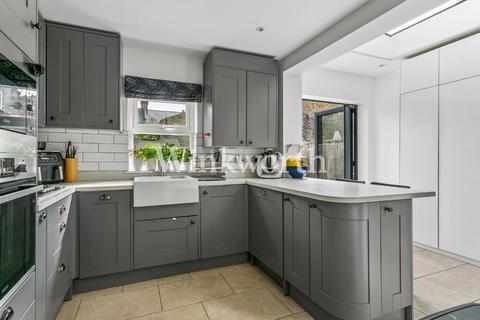 undefined, Roslyn Road, London, N15
