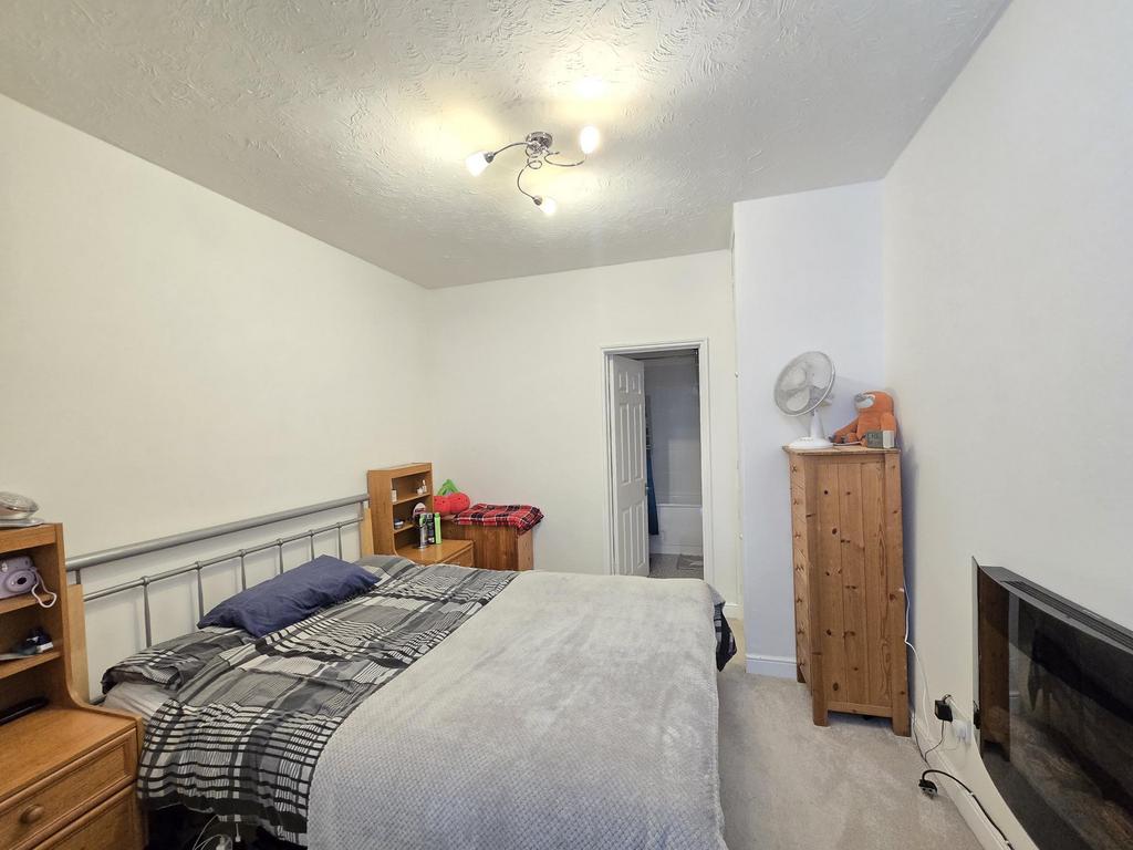 Apartment in Southampton - View 5