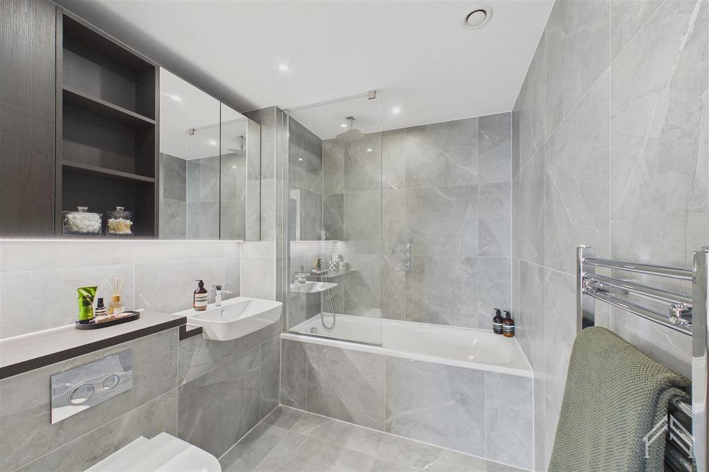 Apartment in London - View 5