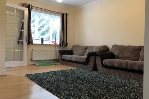 3 bedroom terraced house to rent, Charles Church Walk, Ilford IG1