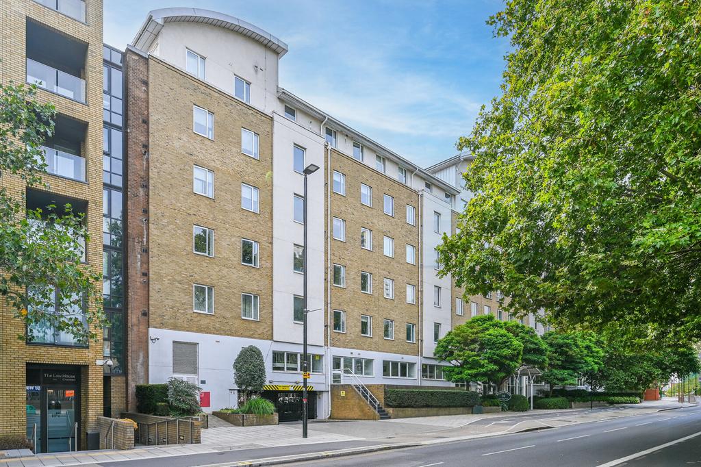 Apartment in Brentford - View 2