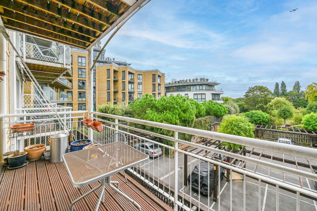 Apartment in Brentford - View 4