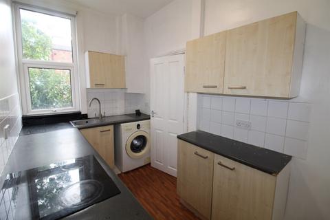 2 bedroom terraced house to rent, Florence Mount, Florence Mount, West Yorkshire, LS9