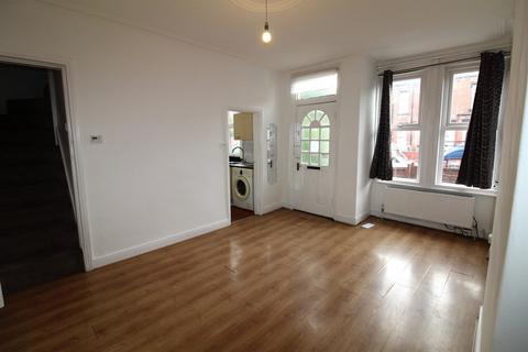 2 bedroom terraced house to rent, Florence Mount, Florence Mount, West Yorkshire, LS9