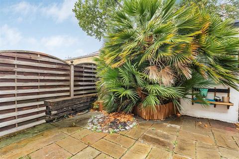 3 bedroom terraced house for sale, Charles Street, London SW13