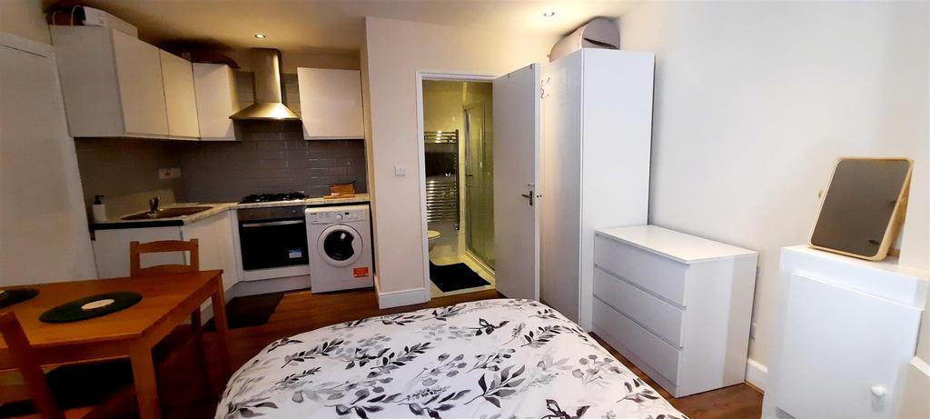Apartment in London - View 3