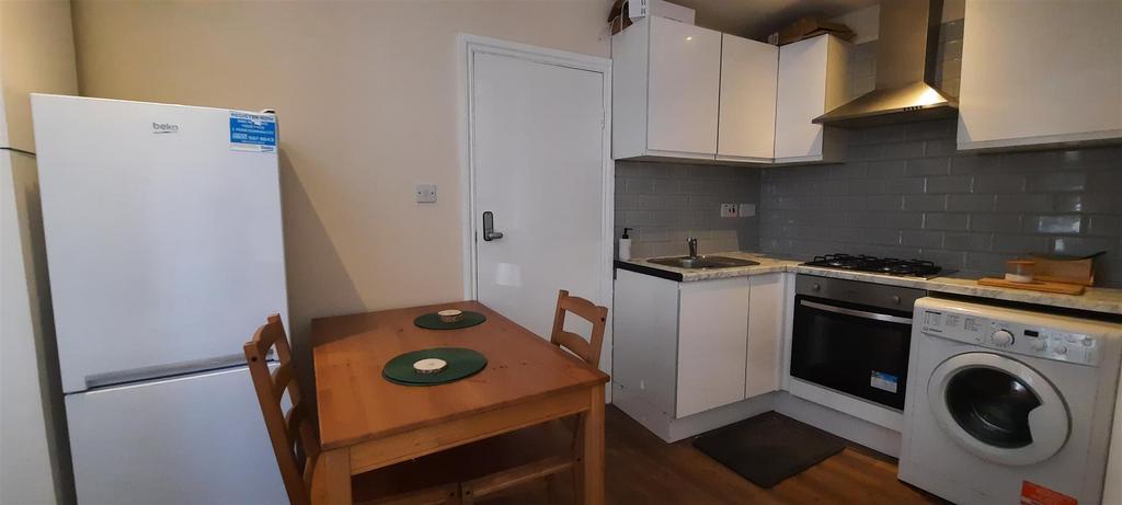 Apartment in London - View 4