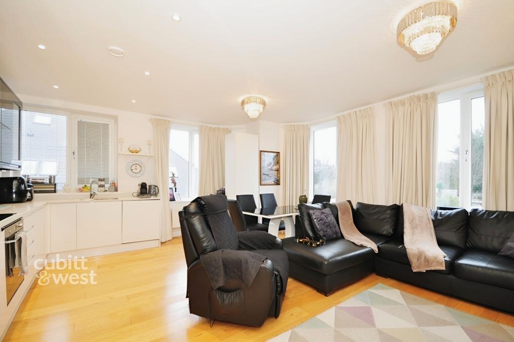 Apartment in Sutton - View 2