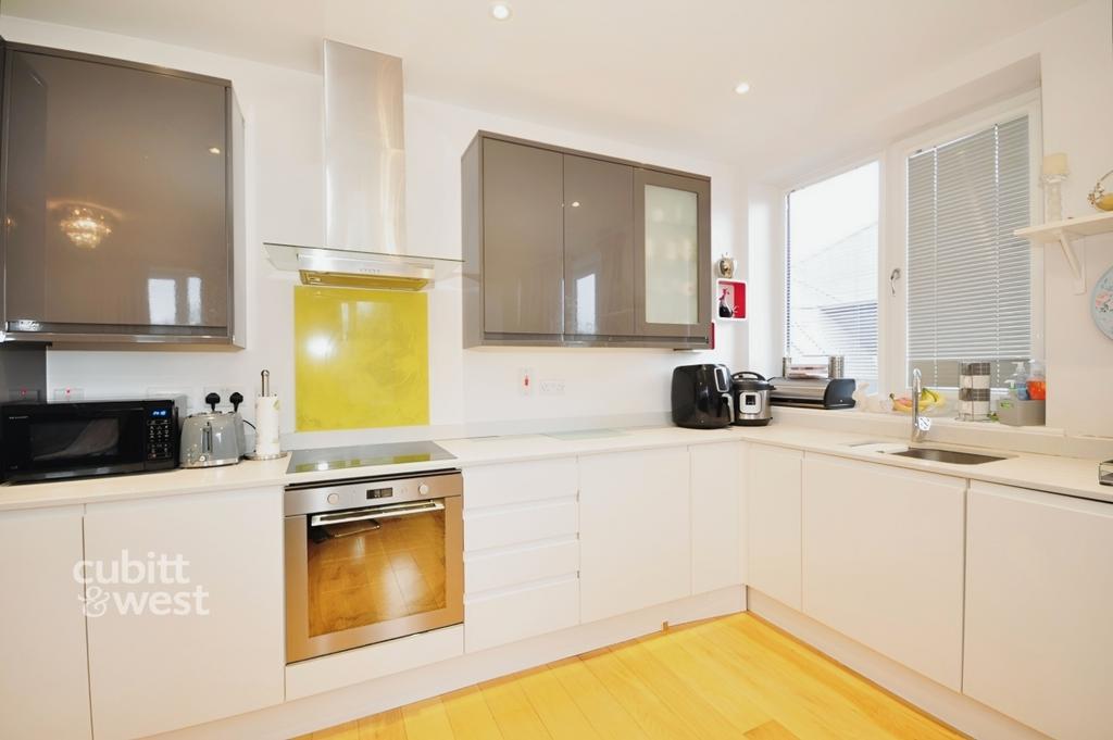 Apartment in Sutton - View 3