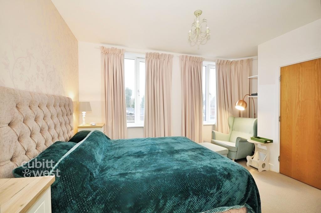 Apartment in Sutton - View 4