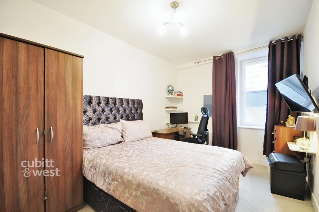 Apartment in Sutton - View 5