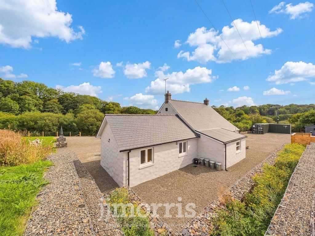 House in Clynderwen - More