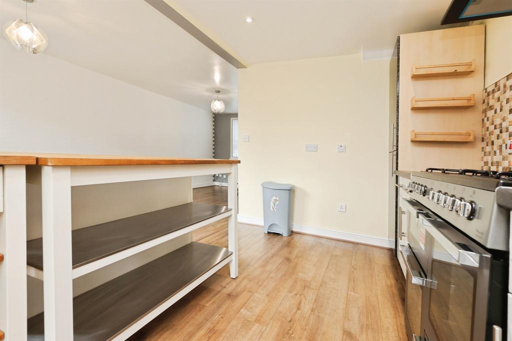 House in Birmingham, West Midlands - More