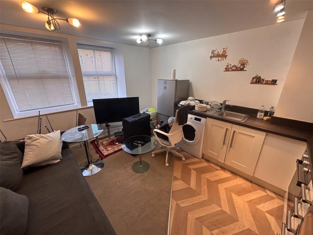Apartment in Leeds, West Yorkshire - View 4