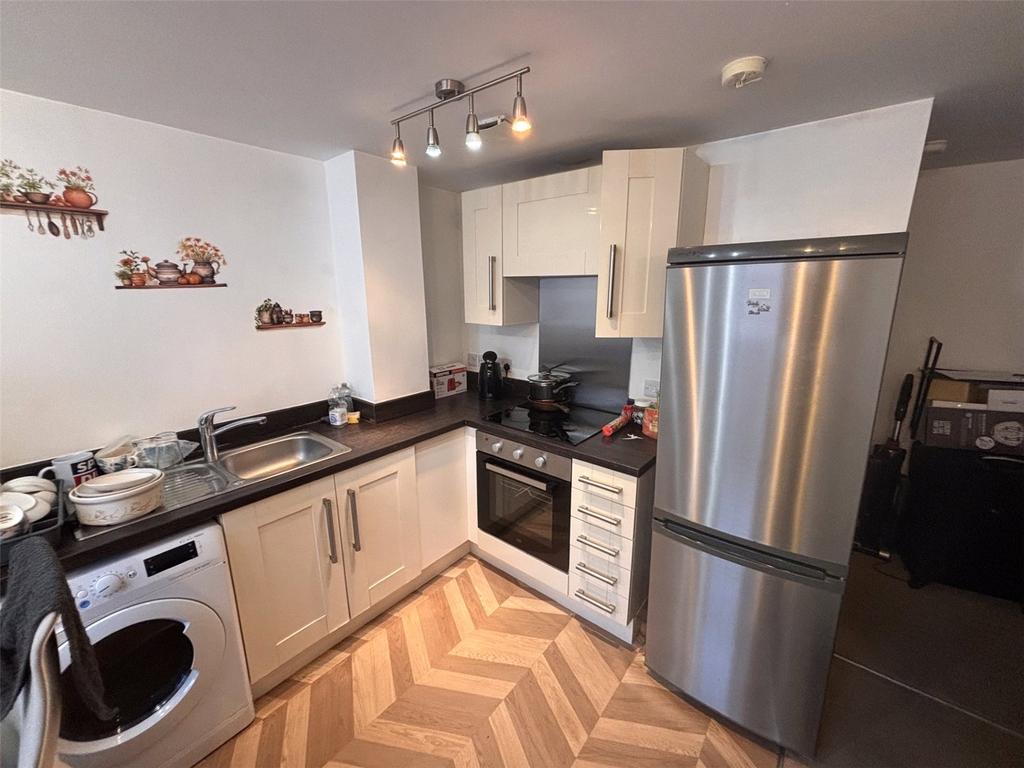 Apartment in Leeds, West Yorkshire - View 5