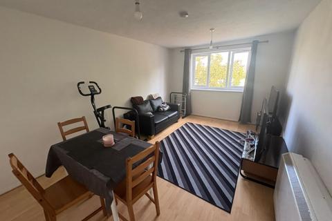 2 bedroom flat to rent, 2 Bedroom Flat – Greenslade Road, Barking, IG11