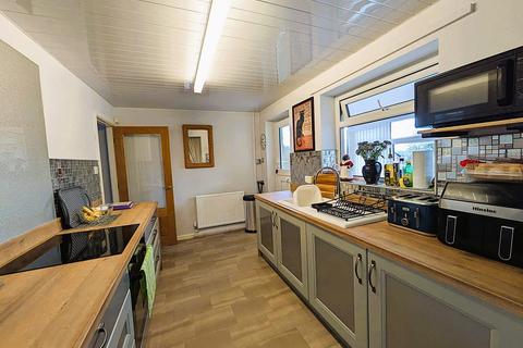 3 bedroom semi-detached house for sale, 10 Cranleigh Close, Watersheddings,  Oldham, OL4 2HZ