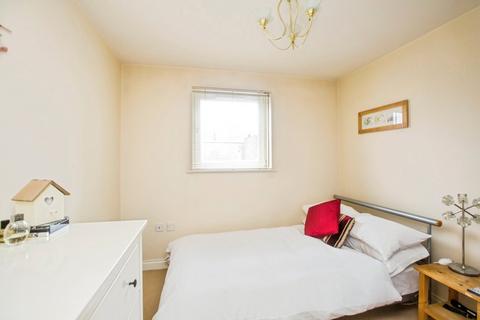 2 bedroom flat for sale, Albert Promenade, Halifax, West Yorkshire, HX3