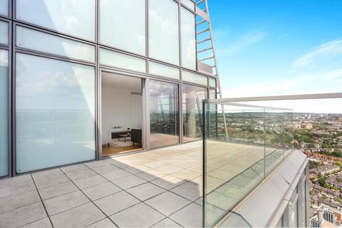 3 bedroom flat to rent, Wood Lane, White City, London, W12
