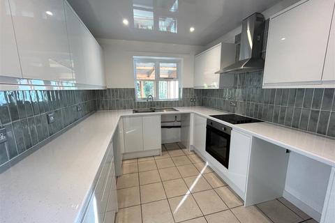2 bedroom bungalow to rent, The Pastures, Bawtry, DONCASTER