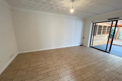 2 bedroom bungalow to rent, The Pastures, Bawtry, DONCASTER