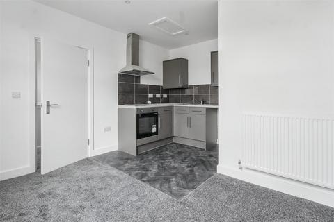 2 bedroom flat to rent, Flat 3 Forest Road West, Nottingham, NG7 4EQ